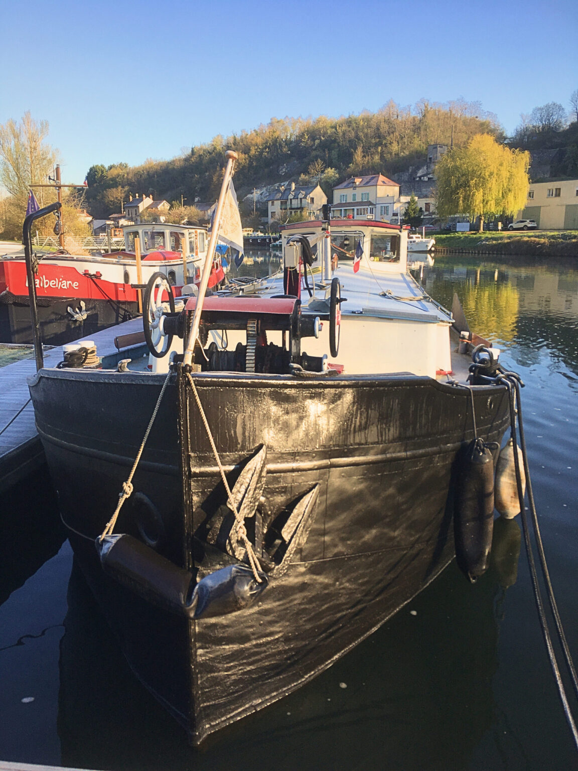 Frontansicht - Hausboot mit Liegeplatz Option in Glückstadt zu verkaufen.